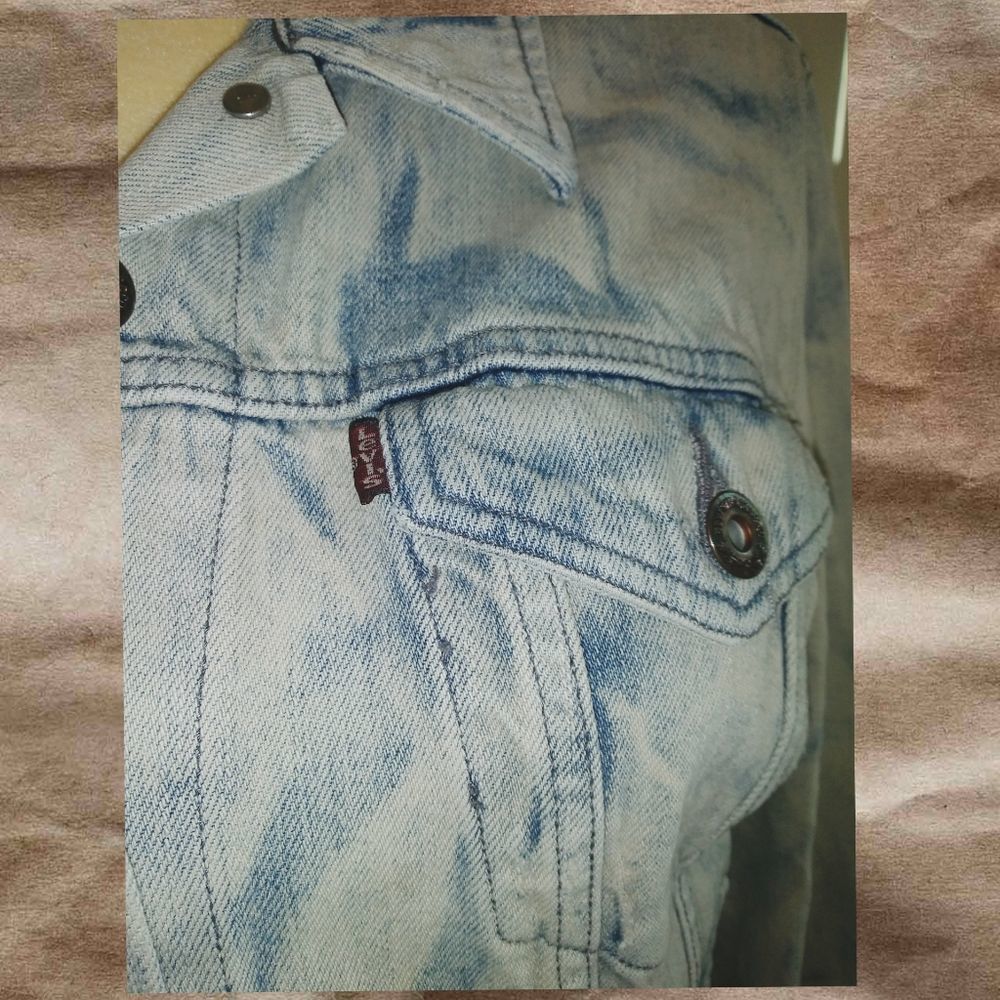 TR Levi's Positively Superior Acid Wash - EUC - Picture 3 of 7